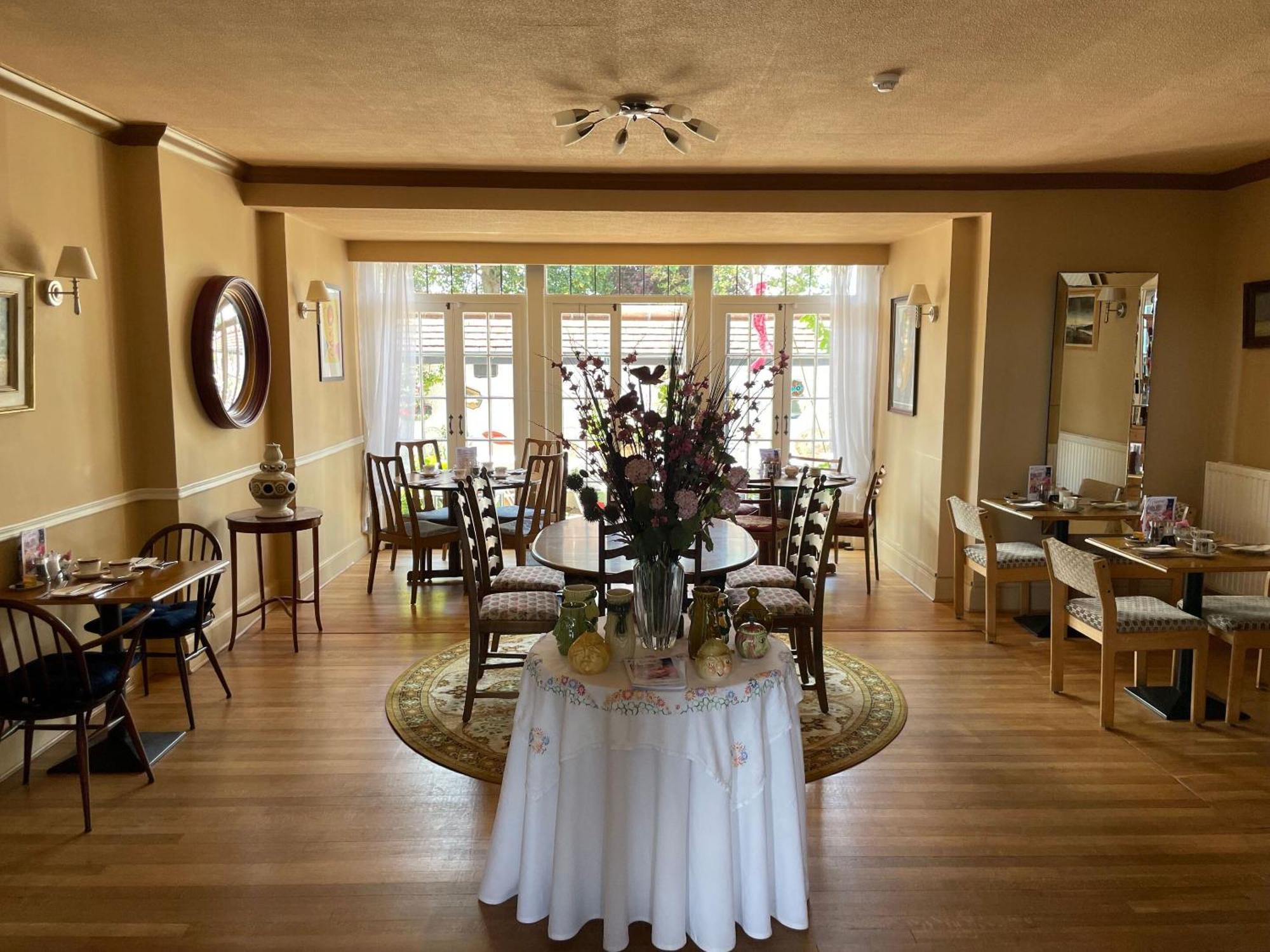 Knights Court Hotel 3*
