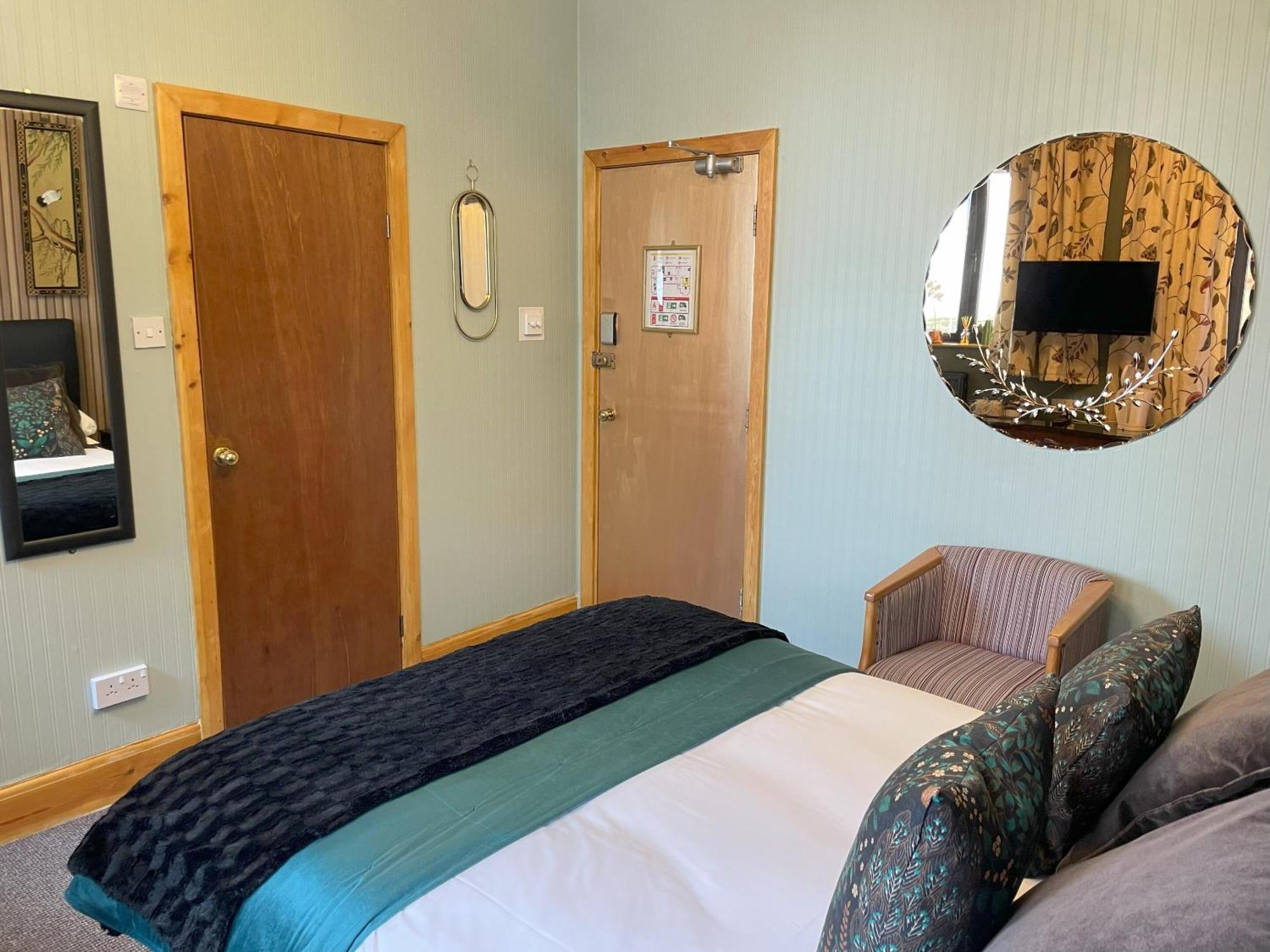 Hotel Knights Court 3*