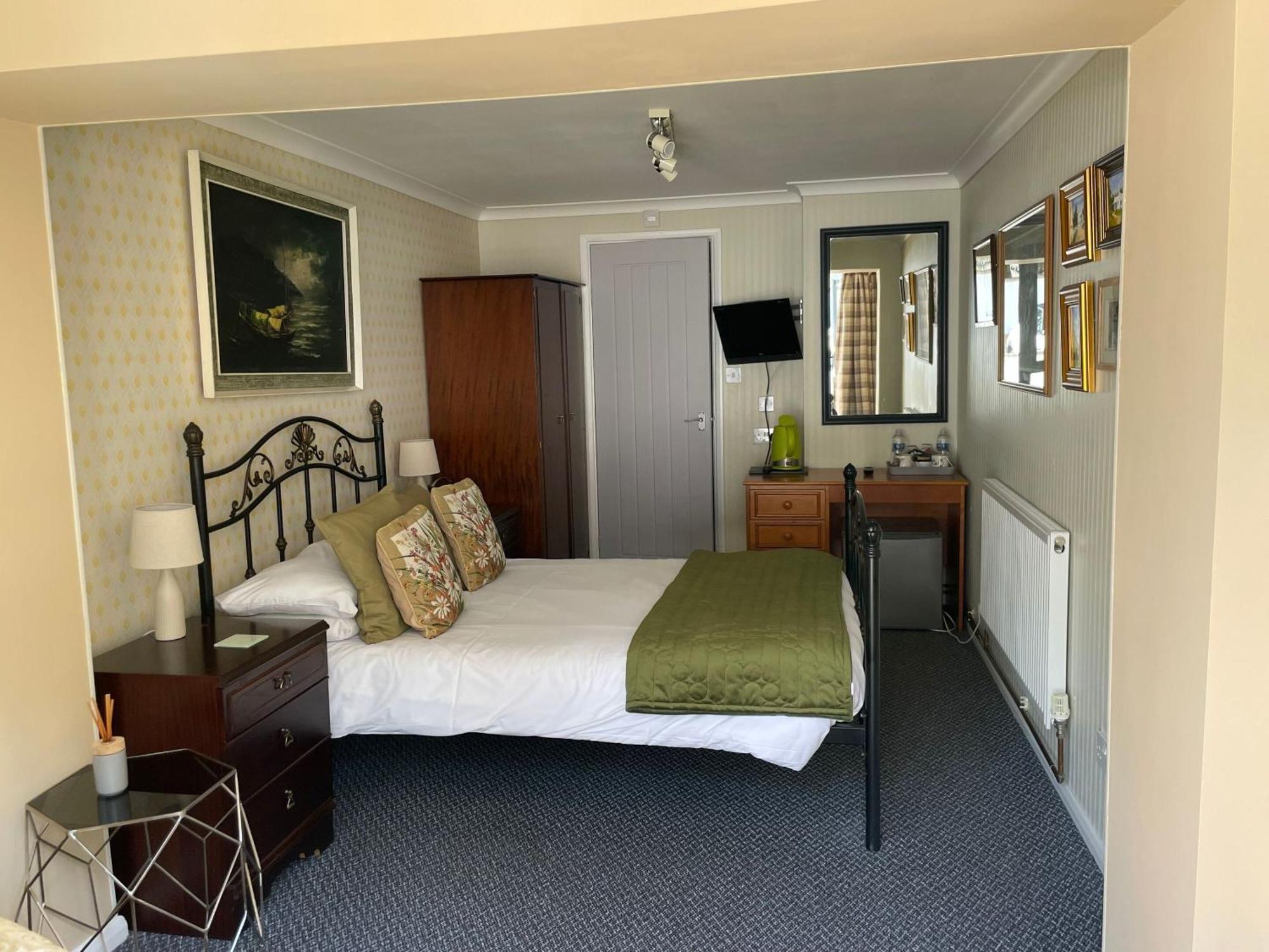 Hotel Knights Court 3*