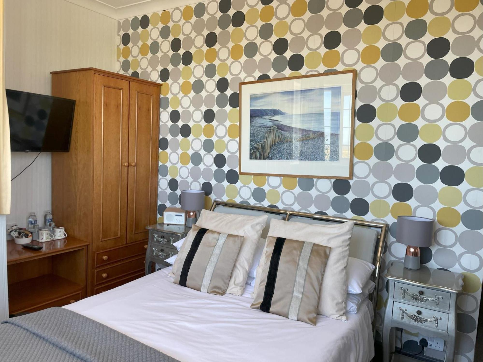 Knights Court Hotel 3*