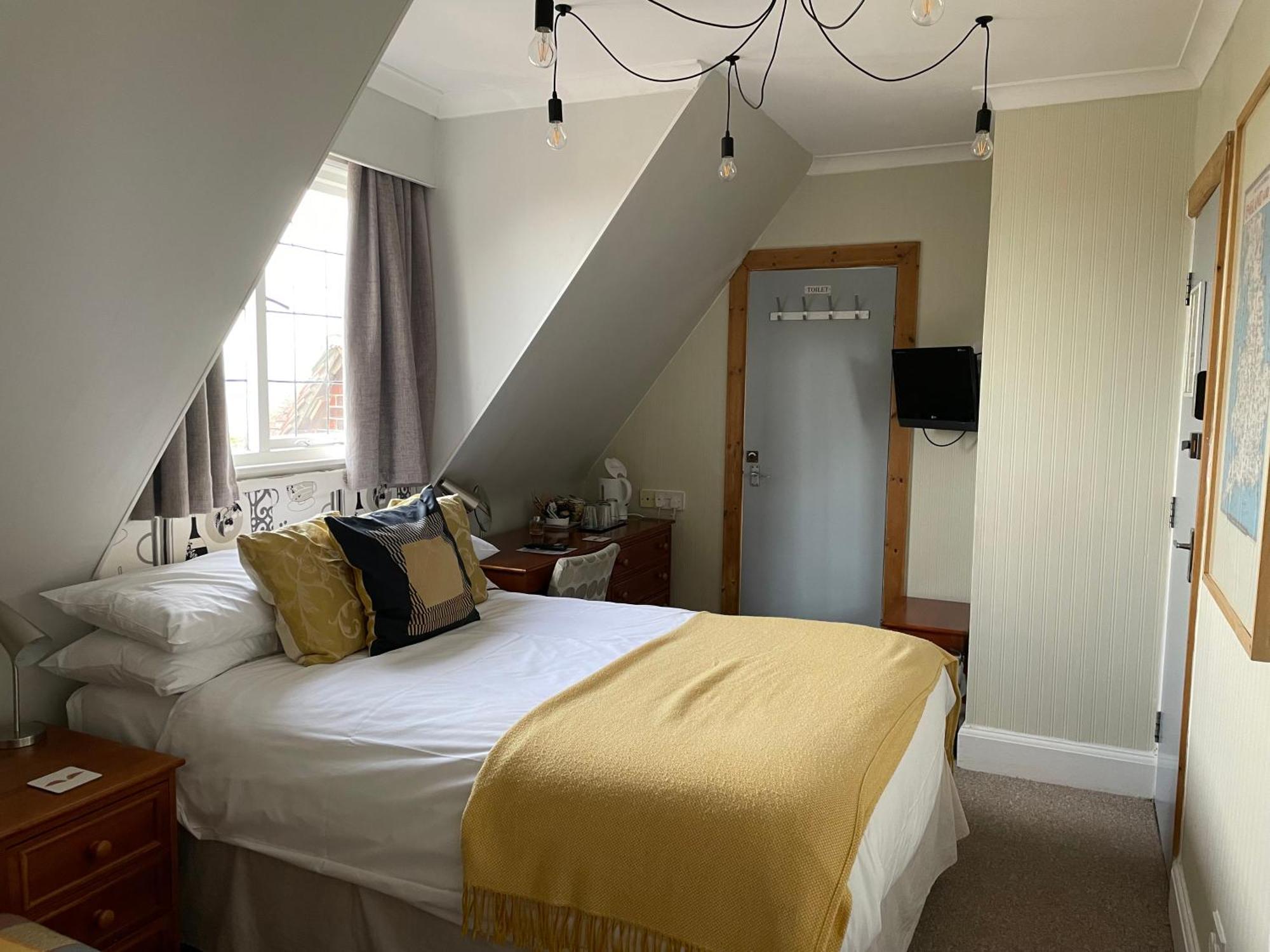 Hotel Knights Court 3*